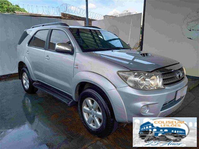 TOYOTA HILUX SW4 SRV 4X4 2010