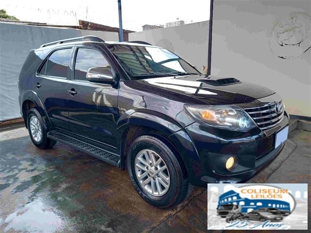 TOYOTA HILUX SW4 SRV 4X4 2014