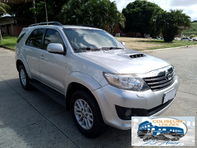 TOYOTA HILUX SW4 SRV 4X4 2015