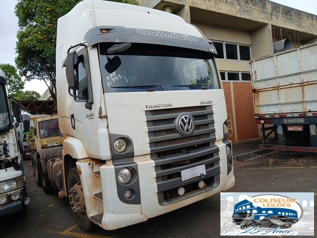 VOLKSWAGEN 25.420 CTC 6X2 2014